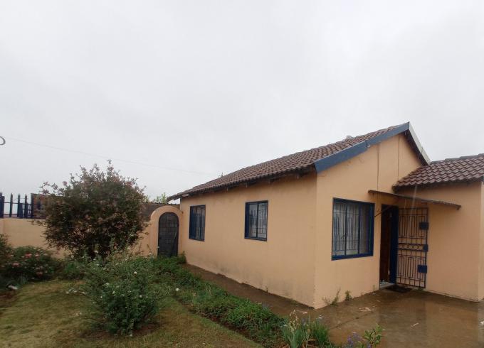 2 Bedroom House for Sale For Sale in Lenasia South - MR608305