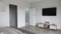 Main Bedroom - 21 square meters of property in Amorosa