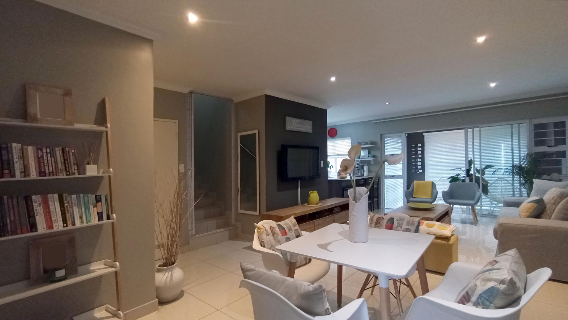 Dining Room - 11 square meters of property in Bryanston