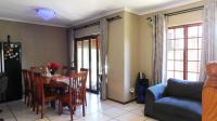 Lounges - 16 square meters of property in Amanzimtoti 