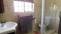 Bathroom 1 - 5 square meters of property in Amanzimtoti 