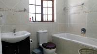 Bathroom 1 - 5 square meters of property in Amanzimtoti 