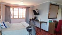Main Bedroom - 28 square meters of property in Amanzimtoti 