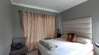 Bed Room 1 - 10 square meters of property in Maroeladal