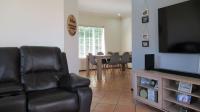 Lounges - 14 square meters of property in Bellairspark