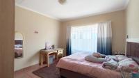 Bed Room 1 - 17 square meters of property in Waterval East
