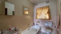 Main Bathroom - 5 square meters of property in Berton Park