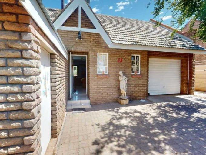 2 Bedroom House for Sale For Sale in Upington - MR610435