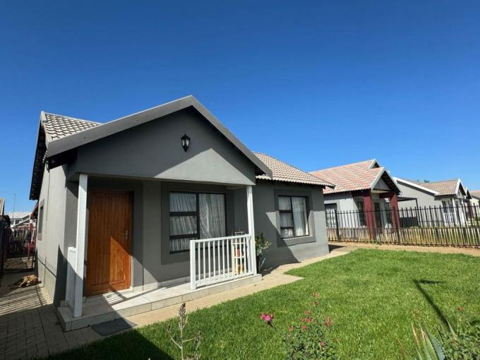 2 Bedroom House for Sale For Sale in Bloemspruit - MR611675