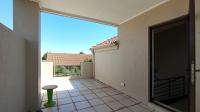 Balcony - 29 square meters of property in Douglasdale