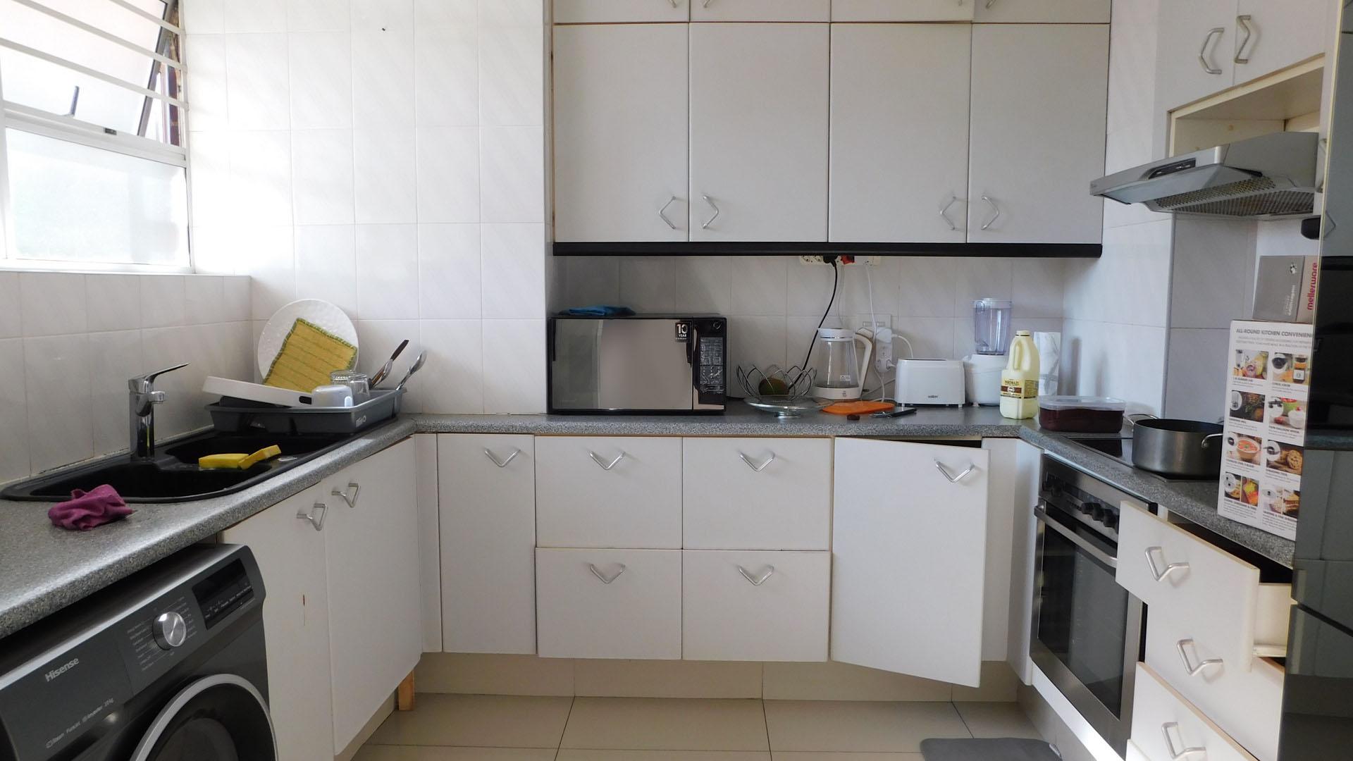 Kitchen - 11 square meters of property in Durban Central