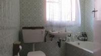 Bathroom 1 - 4 square meters of property in Toekomsrus