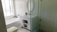 Bathroom 2 - 6 square meters of property in Padfield Park
