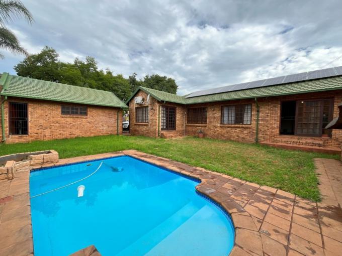 3 Bedroom House for Sale For Sale in Highveld - MR612903