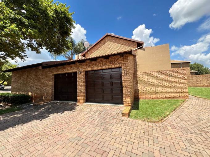 2 Bedroom Simplex for Sale For Sale in The Wilds Estate - MR613066