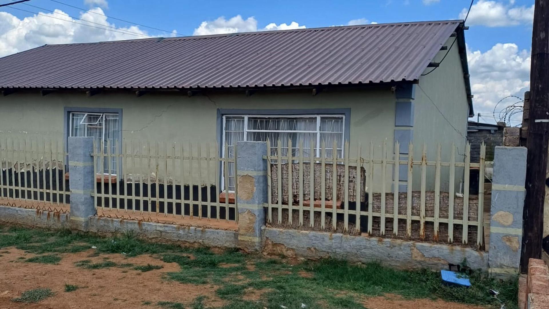 Front View of property in Ikageng