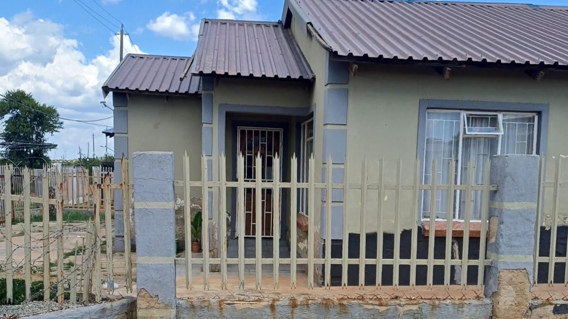 Front View of property in Ikageng
