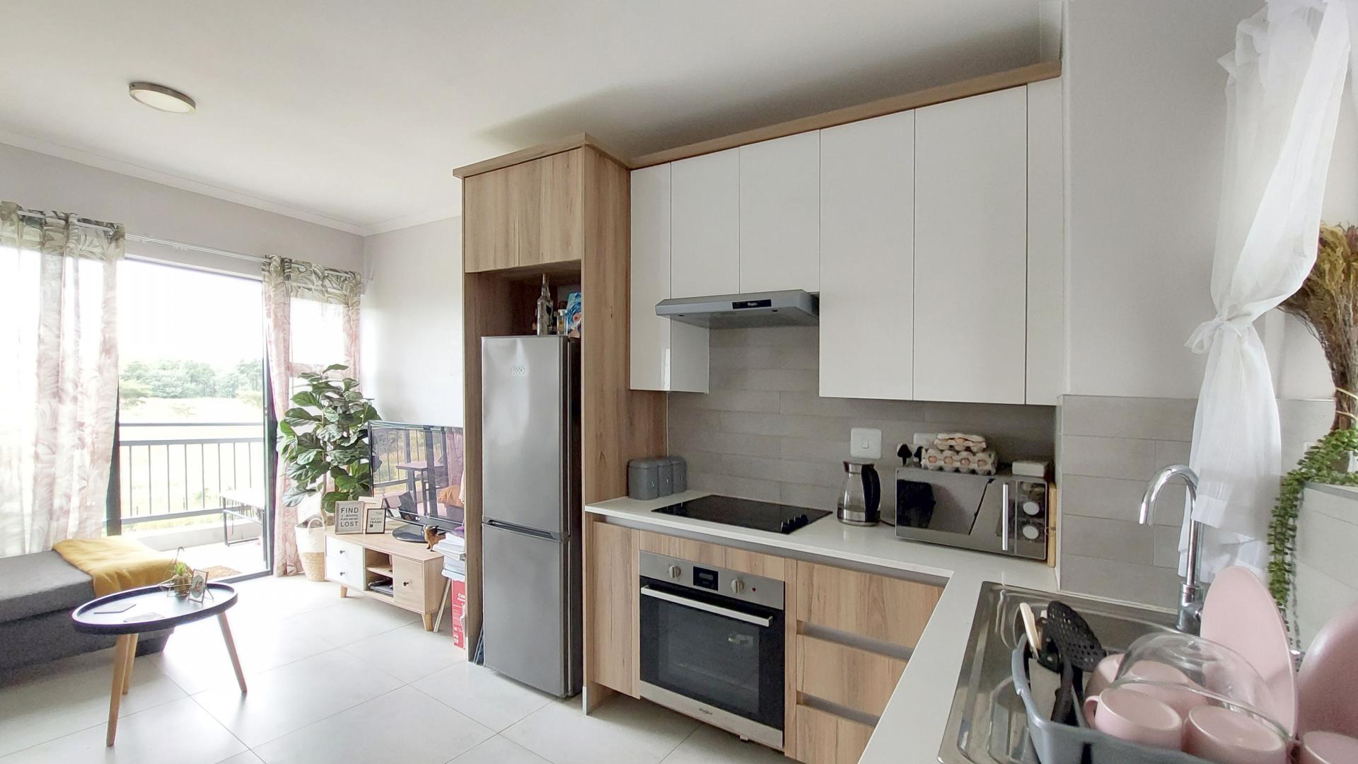 Kitchen - 10 square meters of property in Lombardy Estate