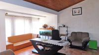 Lounges - 29 square meters of property in Shallcross 