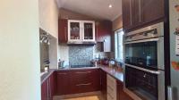 Kitchen - 13 square meters of property in Brackendowns