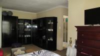 Main Bedroom - 27 square meters of property in Cosmo City