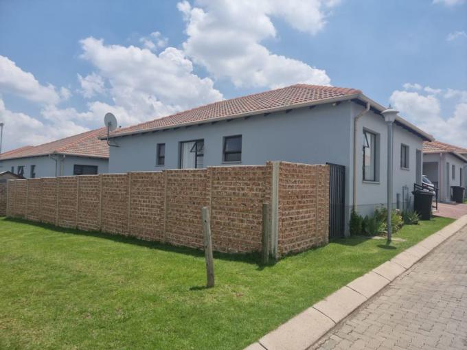 3 Bedroom Simplex for Sale For Sale in Parkrand - MR614752