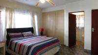 Main Bedroom - 21 square meters of property in St Micheals on Sea