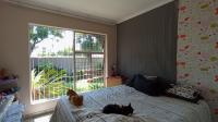 Bed Room 2 - 10 square meters of property in Bromhof