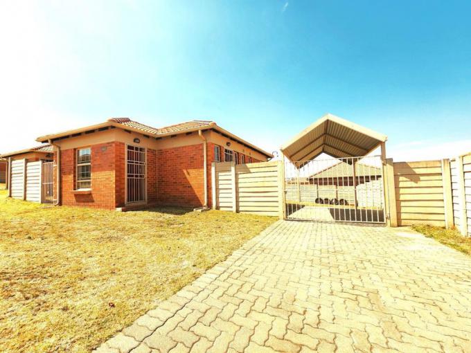 2 Bedroom House for Sale For Sale in Olievenhoutbos - MR615588