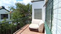Balcony - 10 square meters of property in Bryanston