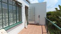 Balcony - 10 square meters of property in Bryanston