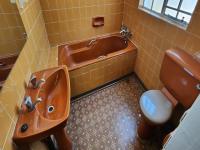 Main Bathroom - 4 square meters of property in Hazeldene