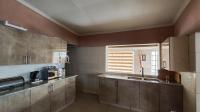 Kitchen - 17 square meters of property in Rothdene