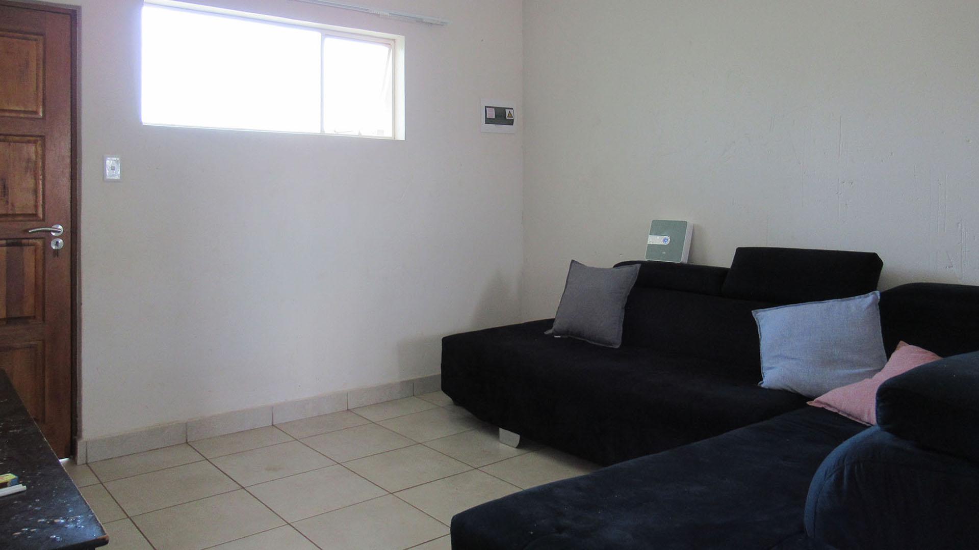 Lounges - 13 square meters of property in Protea Glen