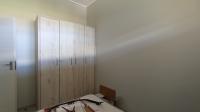Bed Room 1 - 11 square meters of property in Rooihuiskraal