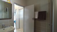 Bathroom 1 - 7 square meters of property in Rooihuiskraal