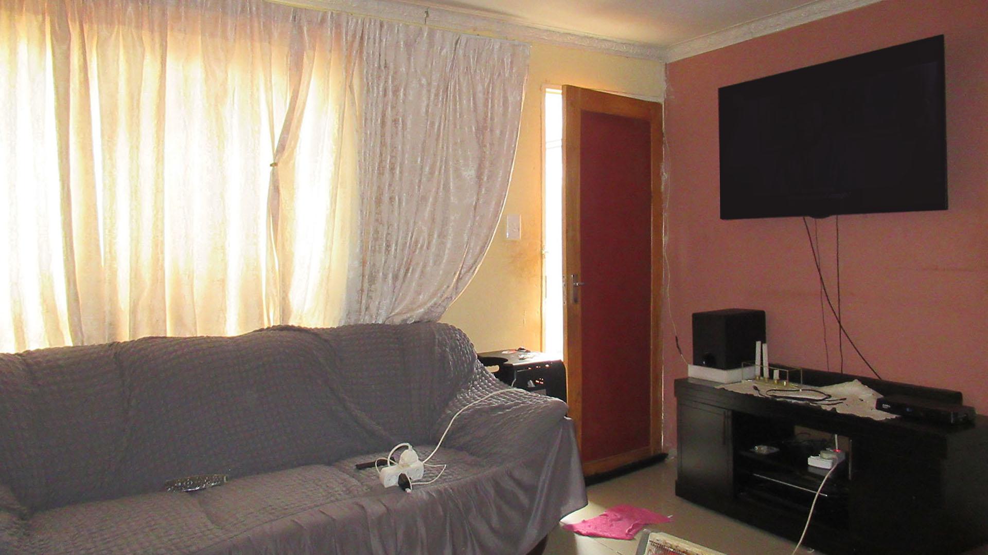 Lounges - 9 square meters of property in Glen Ridge (Gauteng - West)