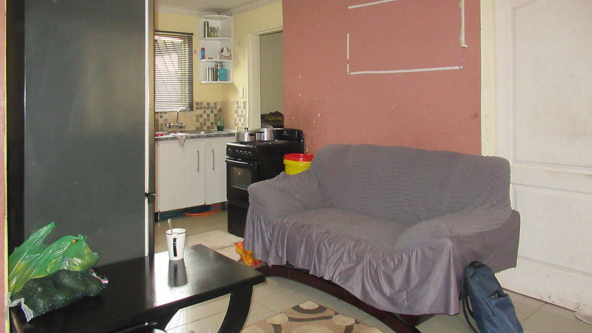 Lounges - 9 square meters of property in Glen Ridge (Gauteng - West)