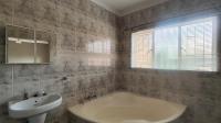 Main Bathroom - 7 square meters of property in Pomona