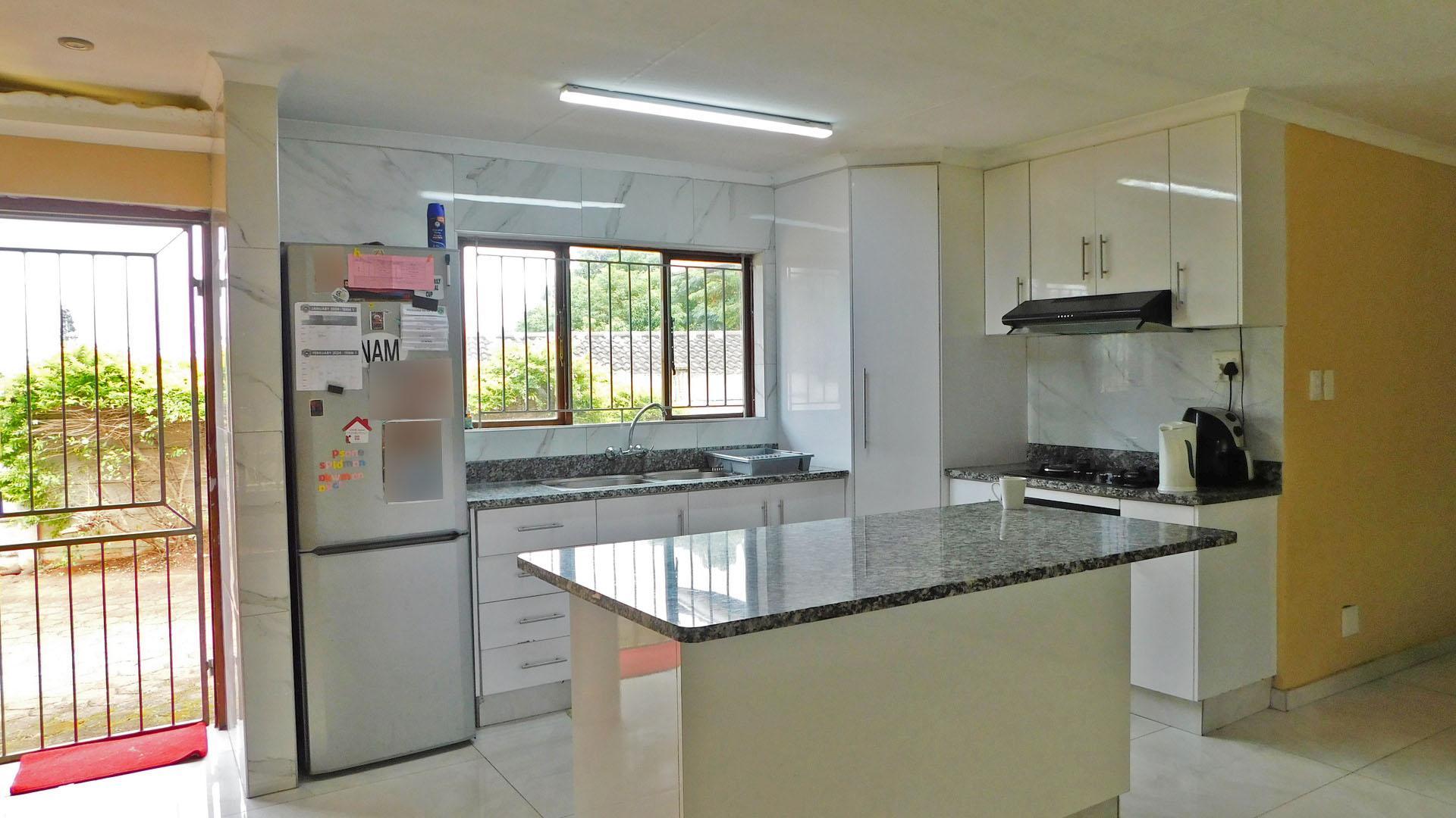 Kitchen - 8 square meters of property in Warner Beach