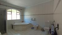 Main Bathroom - 13 square meters of property in Jukskei Park