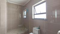 Main Bathroom - 8 square meters of property in Kengies
