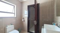 Main Bathroom - 8 square meters of property in Kengies