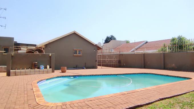 3 Bedroom Freehold Residence for Sale For Sale in Lenasia South - MR620431