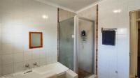 Bathroom 1 - 8 square meters of property in Klopperpark