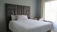 Main Bedroom - 16 square meters of property in Mondeor