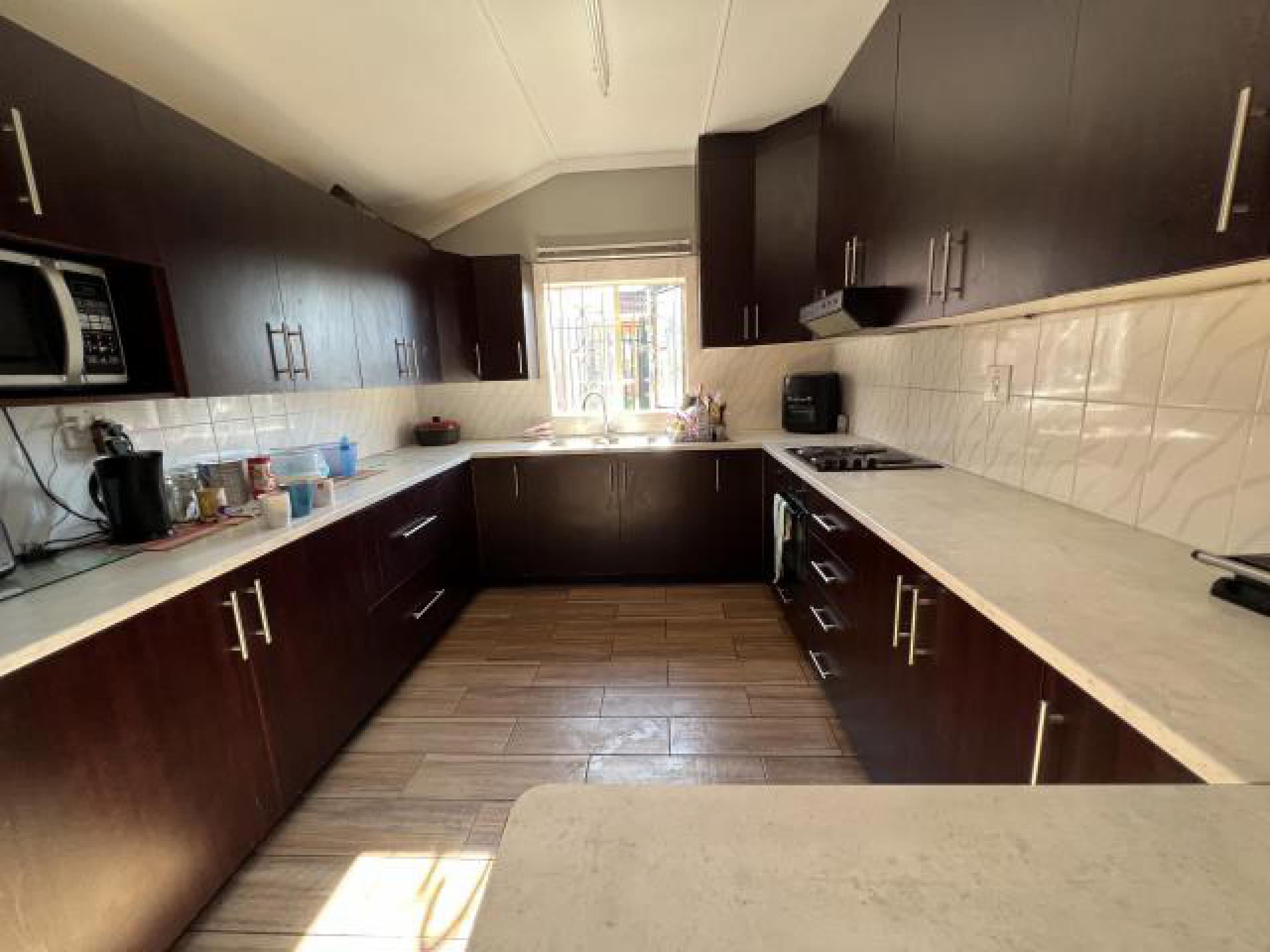 Kitchen of property in Woodlands - PMB