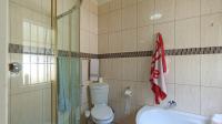 Main Bathroom - 7 square meters of property in Kelvin