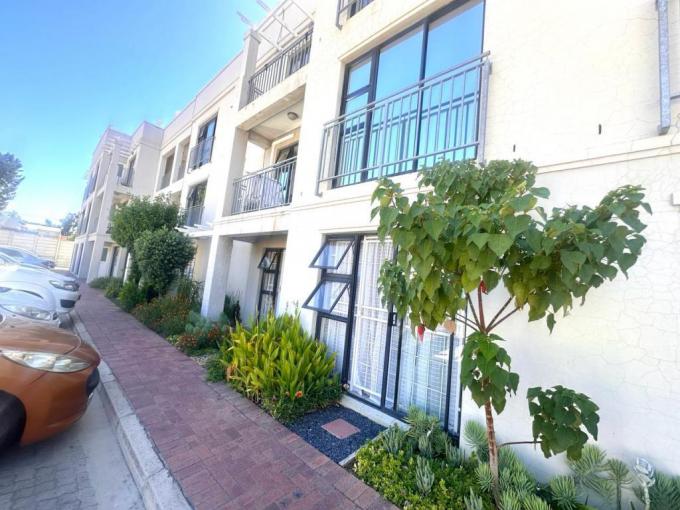 2 Bedroom Apartment for Sale For Sale in Paarl - MR621350