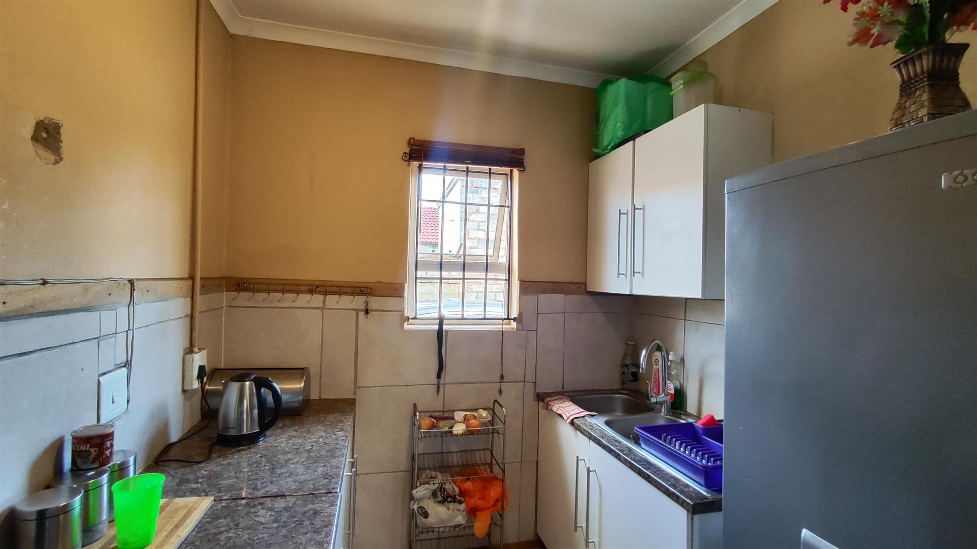Kitchen - 9 square meters of property in Hlanganani Village